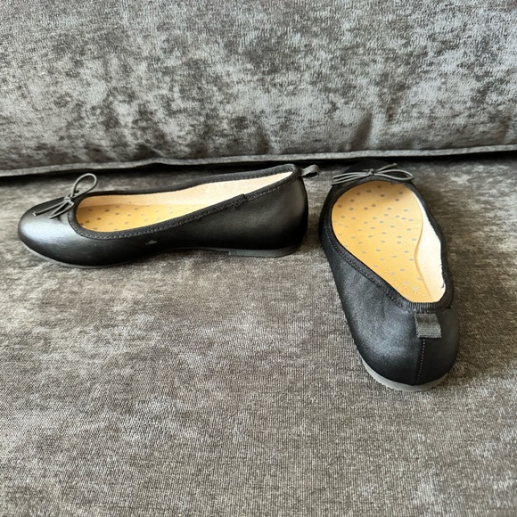 Girls' Diana Bow On The Front Slip On Black Ballet Flats Cat & Jack - Picture 2 of 4